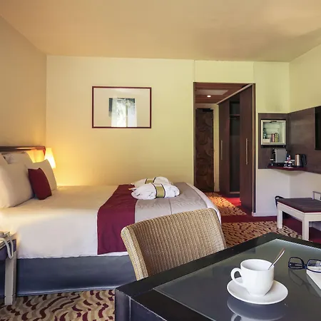 호텔 Mercure Domaine De Marlioz & 4*