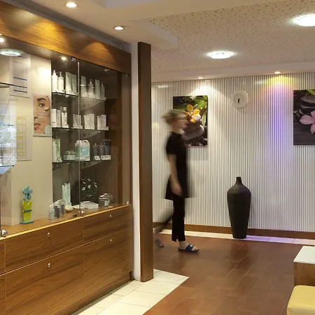 호텔 Mercure Domaine De Marlioz & 4*