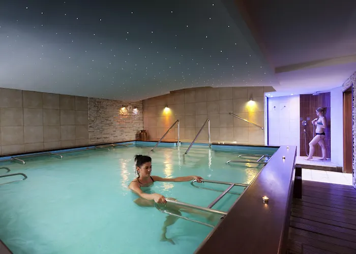 호텔 Mercure Domaine De Marlioz & 4*